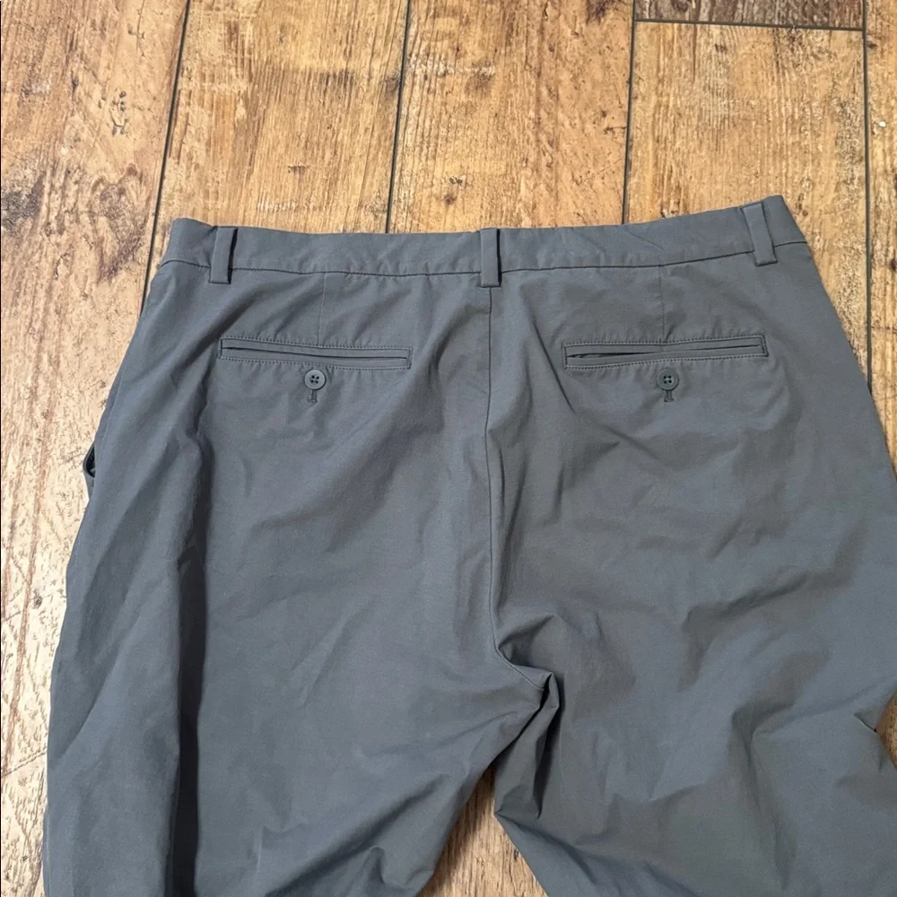 Men’s Vineyard Vines performance pants - Picture 3 of 3